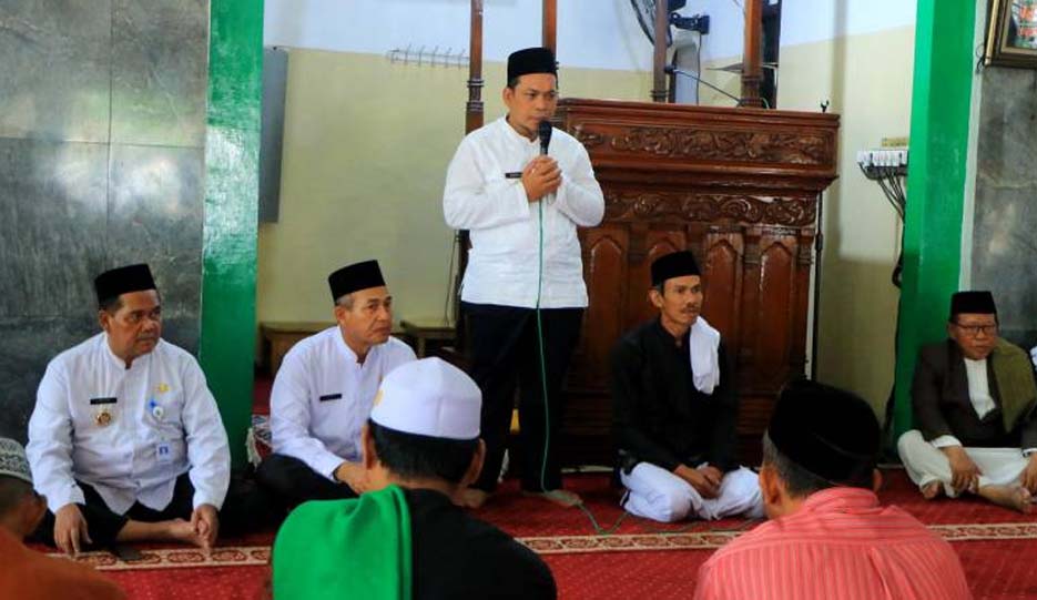 Di Sela Safari Ramadan, Nurdin Bagikan Santunan ke 100 Anak Yatim