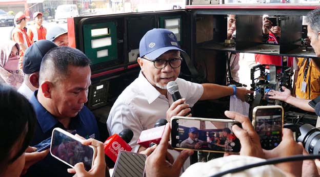 Mendag Zulkifli Hasan Lakukan Penyegelan Dispenser SPBU Nakal