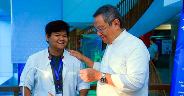 Benyamin Apresiasi Pelajar HelloMotion di Pameran Karya Meraki