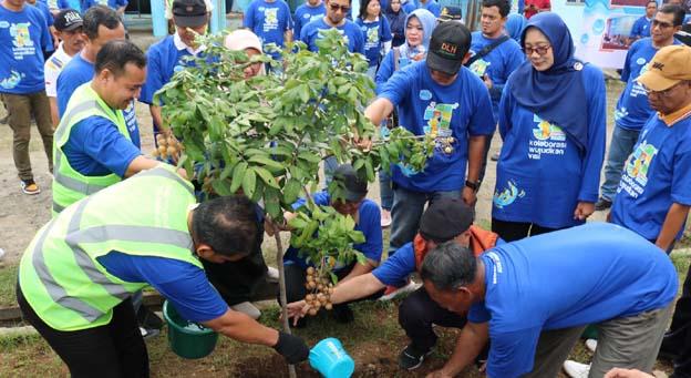 Perumda TB Tanam 3.100 Pohon di Bantaran Sungai Cisadane