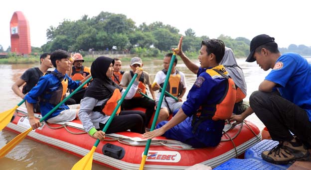 Petugas Ambulans Kota Tangerang Dibekali Pelatihan Water Rescue