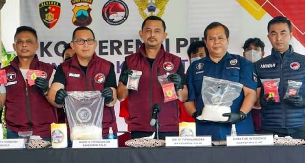 Bareskrim Polri Ungkap Pabrik Narkoba Happy Water dan Sabu