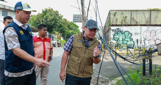 Pemkot Tangsel Mulai Rapihkan 5 Ruas Jalan dari Kabel Menjuntai