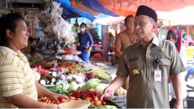 Pj Walikota Serang Cek Harga Sembako di Pasar Tradisional