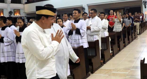 Maesyal Rasyid Tinjau Misa Paskah di Gereja St. Odilia Citra Raya