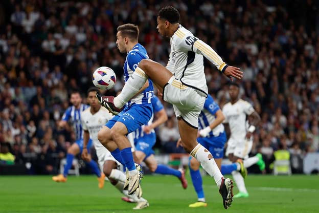 Dua Gol Vinicius Jr. Membantu Real Madrid Menang 5-0 Atas Alaves