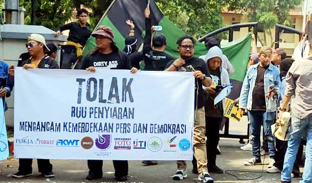 Gelar Aksi, Aliansi Wartawan Tangerang Tolak RUU Penyiaran