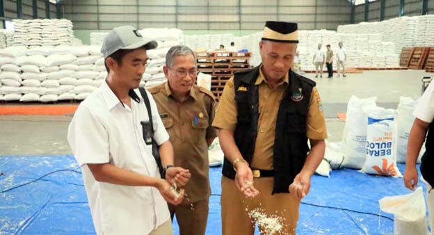 DPKP Kabupaten Tangerang Cek Mutu Beras Bantuan Bulog