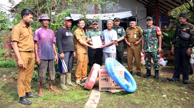 Pemkot Tangerang Berikan Bantuan Pompa Air ke Kelompok Tani