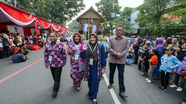 Kota Tangerang Meriahkan Parade Mobil Hias Dekranas 2024