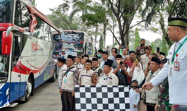 Pemkab Tangerang Lepas 384 Jemaah Calon Haji ke Tanah Suci