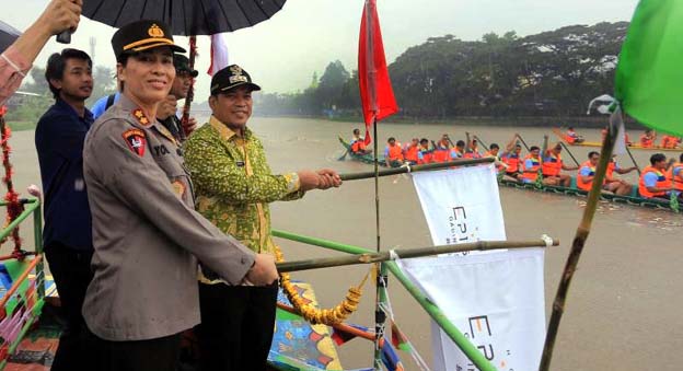 Pj Walikota Tangerang Buka Festival Perahu Naga di Kali Cisadane