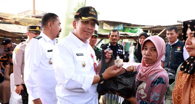 Pemkab Tangerang Operasi Pasar Bawang Putih Jelang Idul Adha