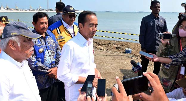 Presiden Tinjau Proyek Pengendalian Banjir Rob di Semarang