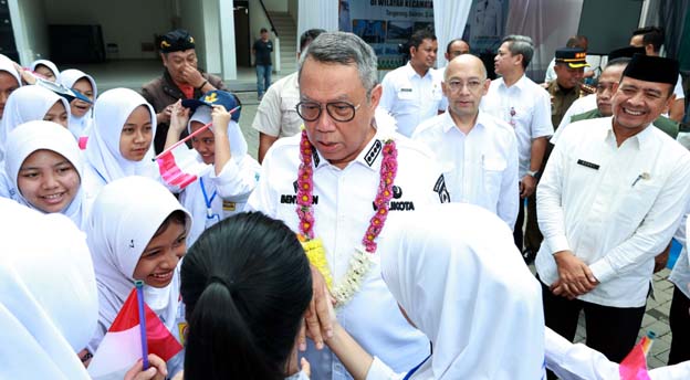 Benyamin Resmikan Gedung Baru SDN 01 dan SMPN 23
