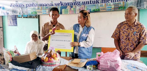 Yaga Yingde Group Beri Bantuan Pendidikan di SMP Puspita