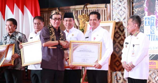 Pemkab Tangerang Raih Penghargaan Desa Sadar Hukum