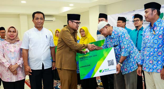 Pemkot dan Baznas Tangsel Beri Bantuan BPJS Ketenagakerjaan