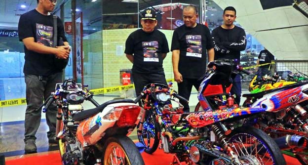 Nurdin Apresiasi Pameran Otomotif di Mal Metropolis