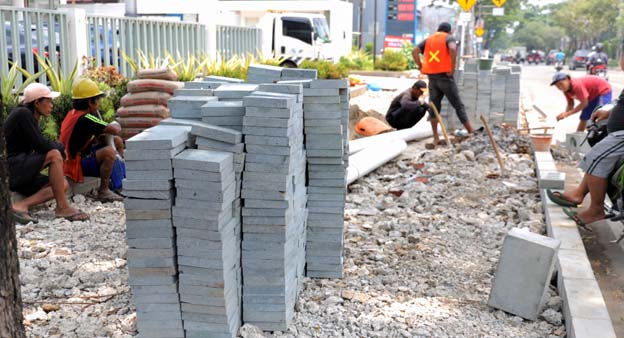 Pemkot Tangsel Revitalisasi Pedestrian Jalan Raya Ciater