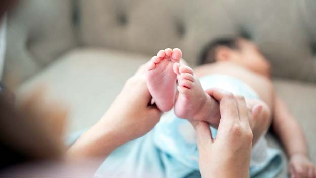 Polisi Tangkap Seorang Ayah yang Menjual Anak Bayinya Sendiri