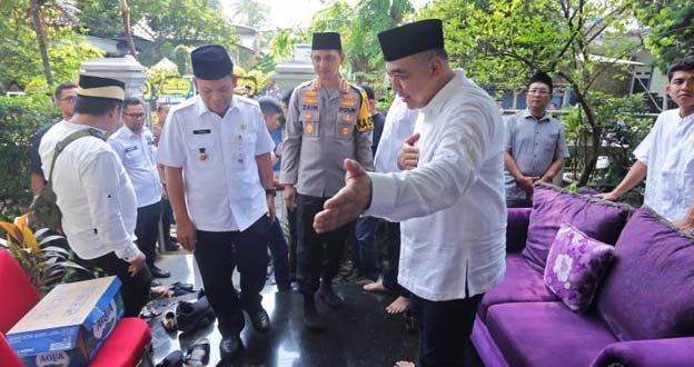 Nurdin Lakukan Takziah ke Rumah Duka Ismet Iskandar