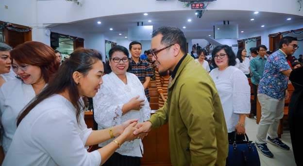 Pilar Saga Tinjau Perayaan Natal di GKI Bintaro Utama