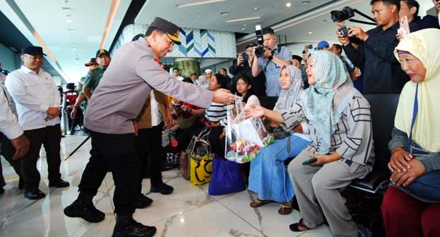 Libur Nataru, Kapolri Tinjau Arus Pemudik di Pelabuhan Merak