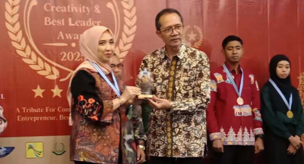 Perumda Pasar NKR Raih Penghargaan Best Leader Award 2025