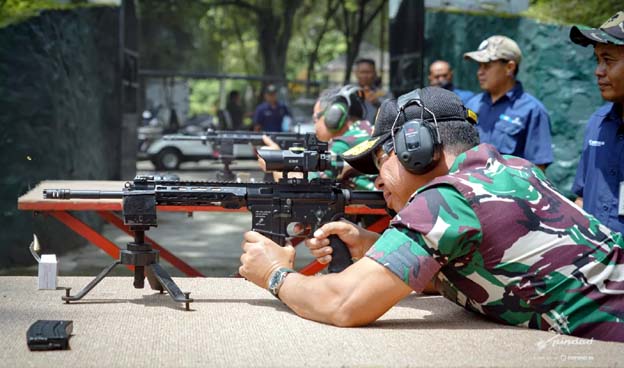 Panglima TNI Uji Performa Senjata Andalan PT Pindad