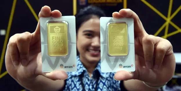 Harga Emas Antam Turun Menjadi Rp1,560 Juta Per Gram