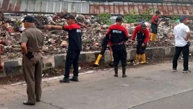 Kecamatan Karawaci Angkut Tumpukan Sampah di Looping Galeong