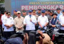 Pj Gubernur Banten Lakukan Pembongkaran Pagar Laut di Kronjo