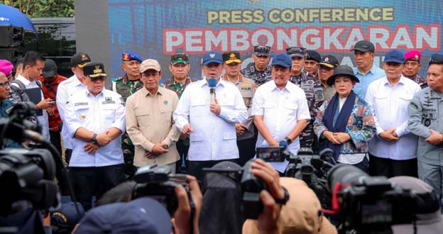 Pj Gubernur Banten Lakukan Pembongkaran Pagar Laut di Kronjo