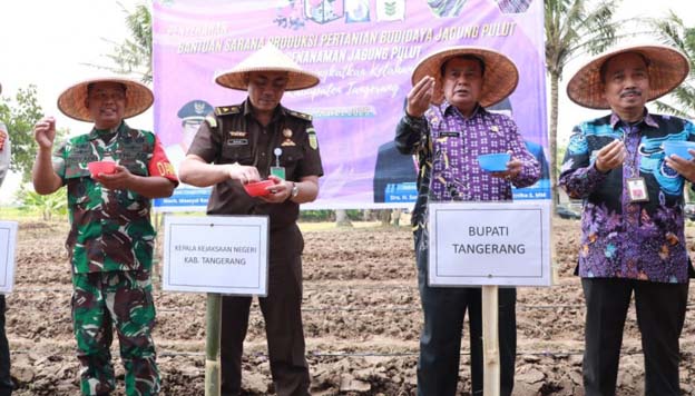 Program Ketahanan Pangan, Bupati Tangerang Serahkan Bantuan Pertanian