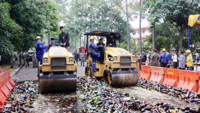 HUT ke-32, Pemkot Tangerang Musnahkan Ribuan Botol Miras