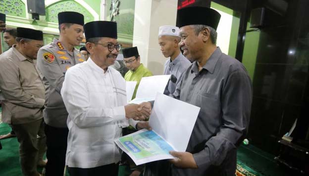 Sachrudin Salurkan Hibah dan Bantuan Lembaga Pendidikan Keagamaan