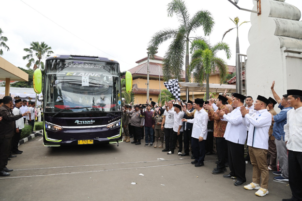 Wagub Banten Lepas Jamaah Haji Kloter 54 JKG Kota Cilegon