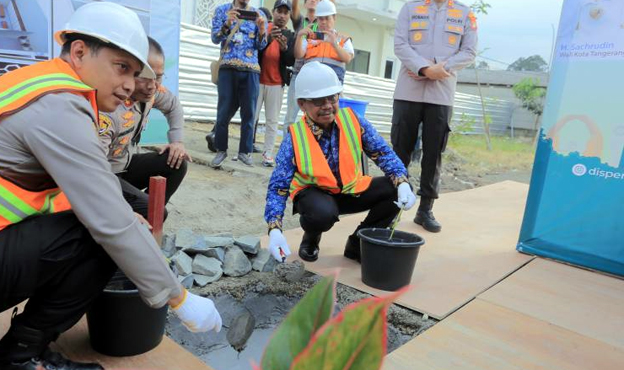 Sachrudin Resmikan Pembangunan Gedung Parkir Polrestro Tangkot