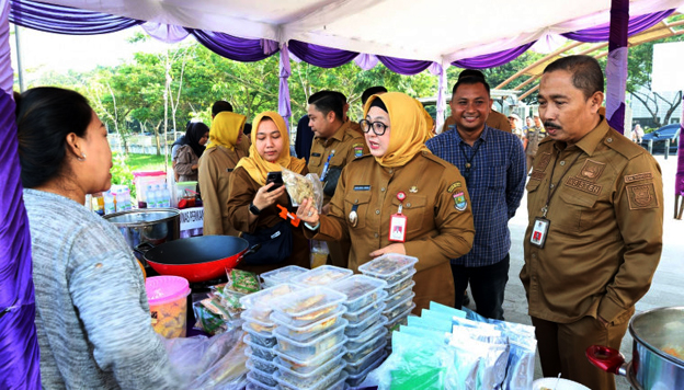 Wabup Tangerang Tinjau Gerakan Pangan Murah dan Bazar UMKM