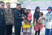 Sachrudin Serahkan Bantuan untuk 1.000 Balita Berisiko Stunting