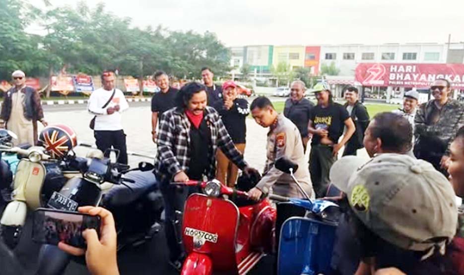 HUT ke-79 Bhayangkara, Wakil Ketua DPRD Kota Tangerang Meriahkan bersama Komunitas Vespa