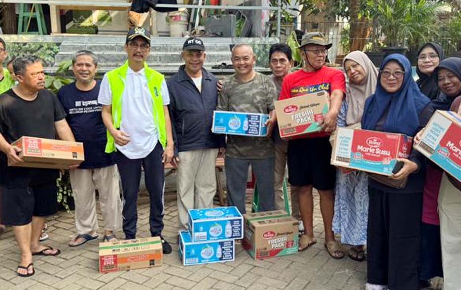 Anggota DPRD Tasril Jamal Salurkan Bantuan Pascabanjir di Kota Tangerang
