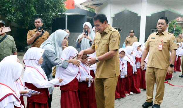 Bupati Tangerang Monitoring Hari Pertama Siswa Masuk Sekolah