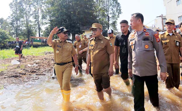 Gubernur Banten, Andra Soni Tinjau Lokasi Banjir di Kawasan Ciledug Indah