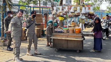 Satpol PP Kota Tangerang Tertibkan PKL di Kawasan Pasar Sipon
