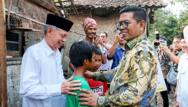 Andra Soni bersama Baznas Provinsi Banten Distribusikan Bantuan Sosial