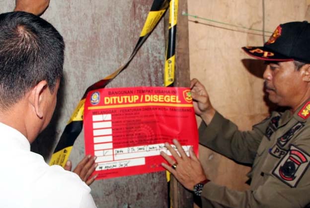Satpol PP Kota Tangerang Segel Bangunan Diduga Tempat Prostitusi