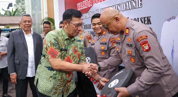 Pemkot Berikan 9 Unit Kendaraan Hibah untuk Polres Tangsel