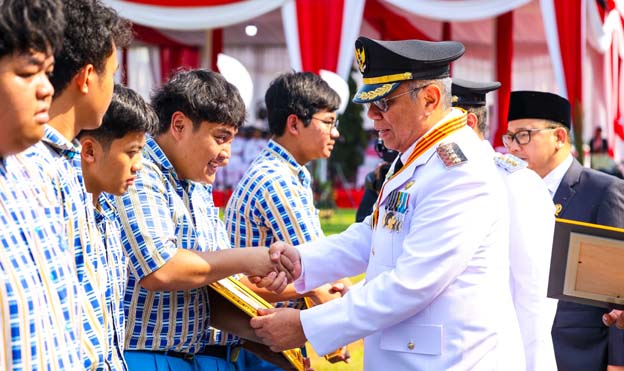 Benyamin Apresiasi Pemuda Berprestasi di Kancah Internasional